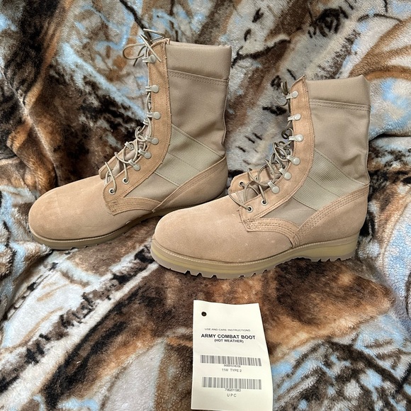 New. McRae Hot Weather Leather Boots. 11 W. Vibram Soles. Manufactured in USA. - Picture 10 of 16